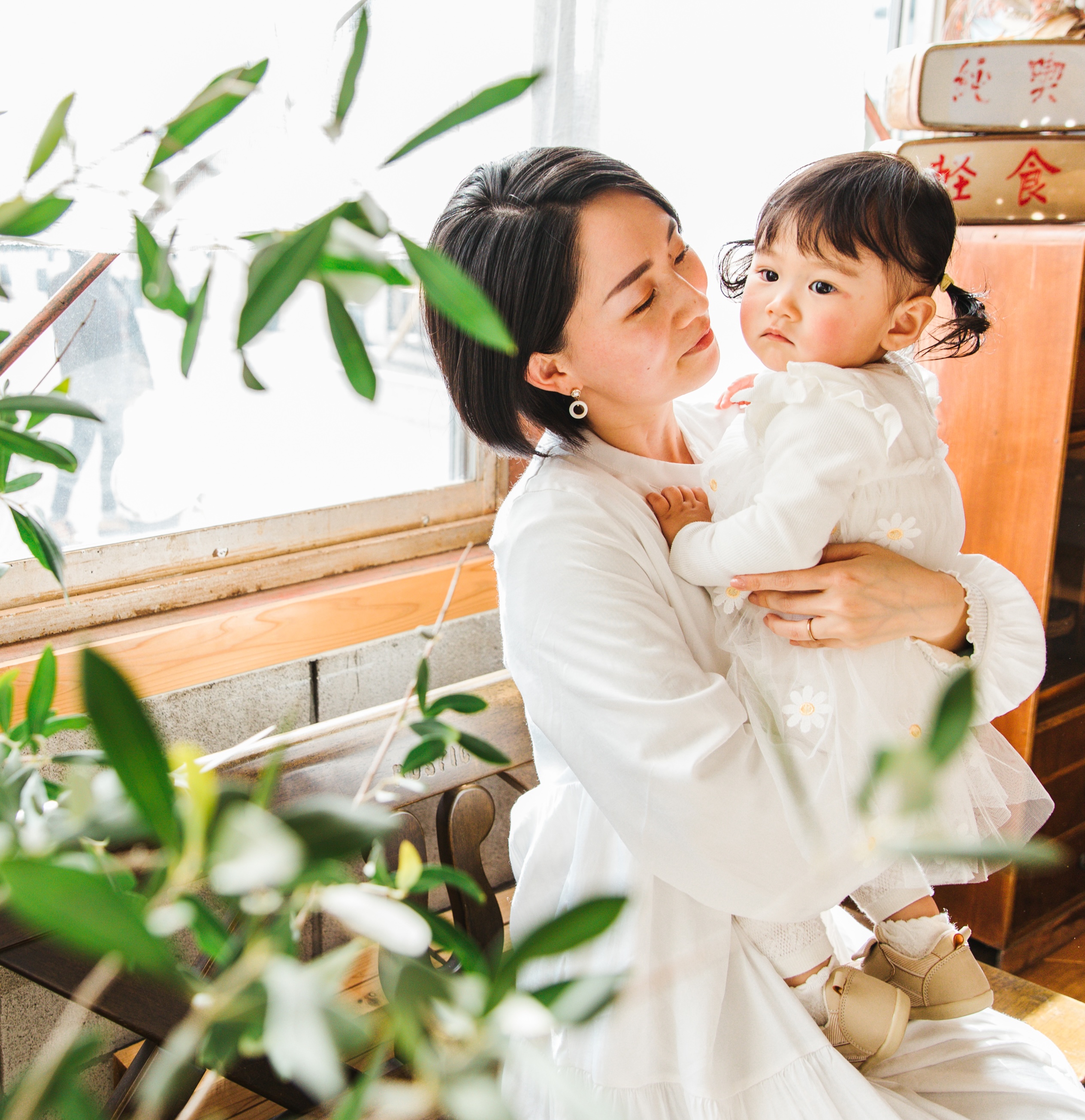 SOL.MEの作家Mariと子どもの日常の一場面